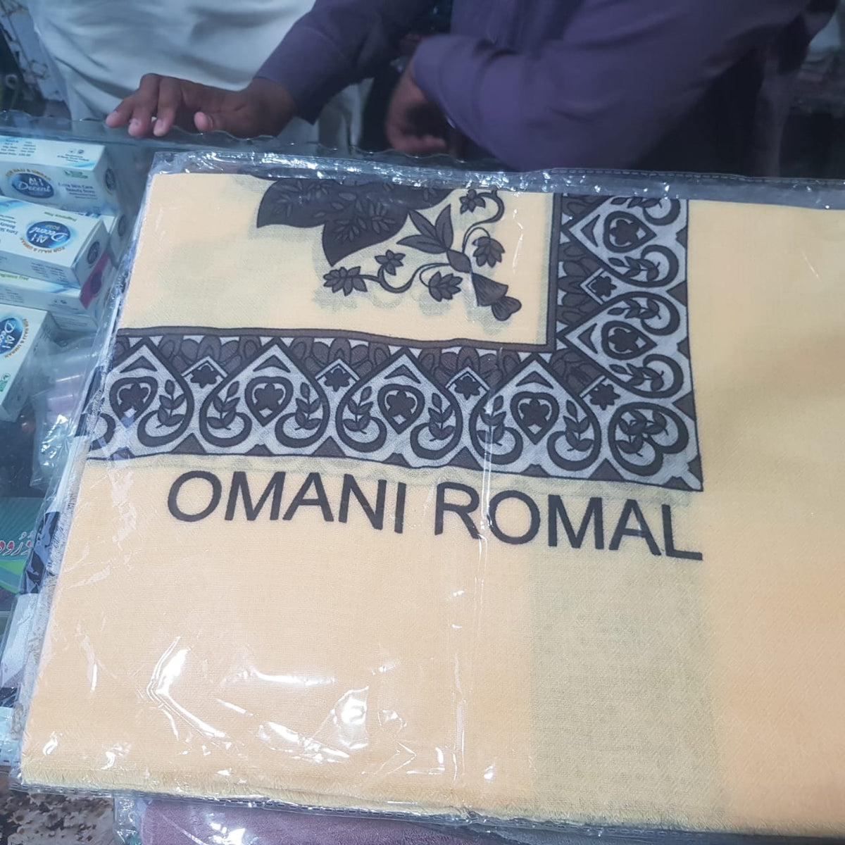 Premium Omani Romal – Traditional Printed Shawl | Soft & Stylish