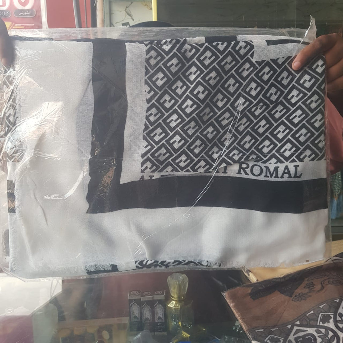 Premium Omani Romal – Traditional Printed Shawl | Soft & Stylish
